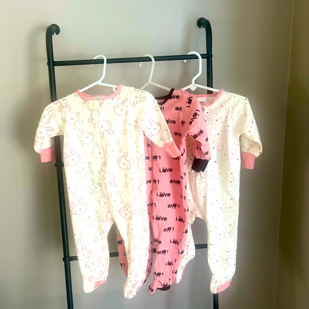 ONSIES BRAND 3-6 Month Baby Girl Sleepers Zipper & Footies 💕🐰SET OF 3🐰🐰🐰